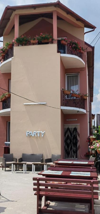 Hotel Casa Alexandru à Două Mai Extérieur photo